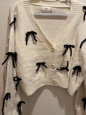 Luna Ivy Cream Bow Cardigan - White Cropped Knit Sweater M